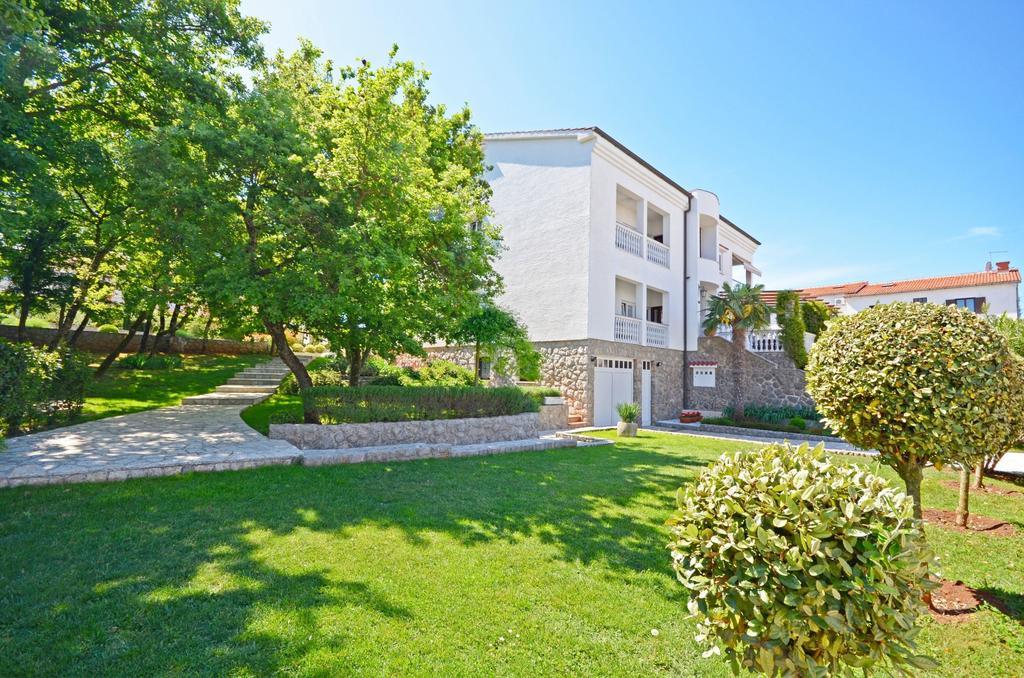 Apartments Sinisa Malinska Exterior foto