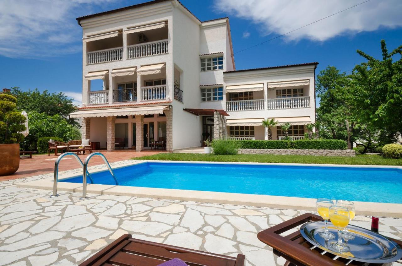 Apartments Sinisa Malinska Exterior foto
